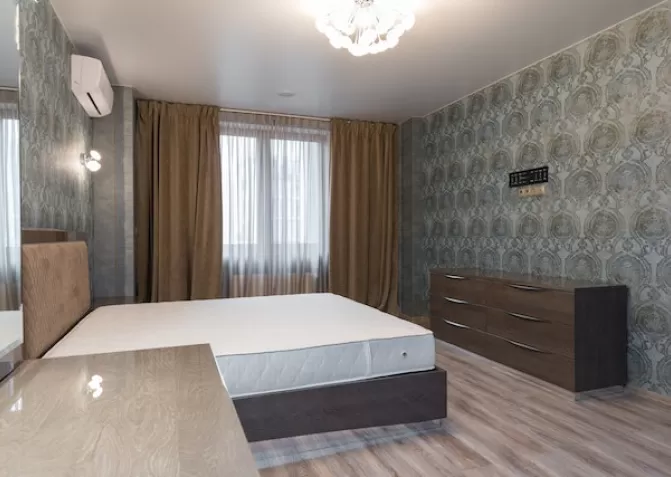 Глянцевые натяжные потолки